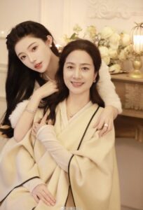 #TDCTY 487	Khi Kẻ Bị Bỏ Rơi Hóa Nữ Hoàng